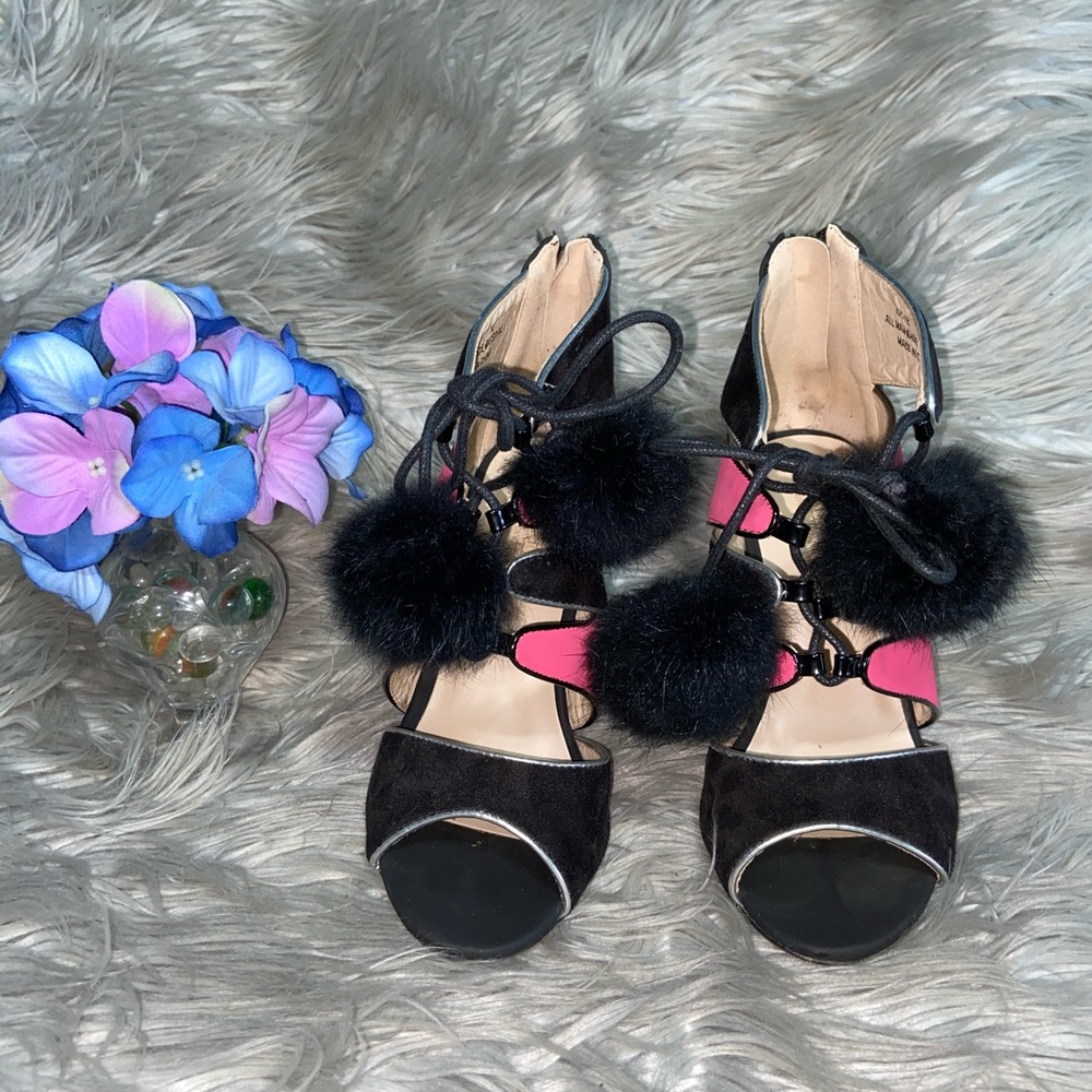 Heels with pom pom accessory strap